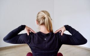 Mit Yoga die Schultern entspannen Rueckenyoga Yogastudio Aachen Yoga Individual