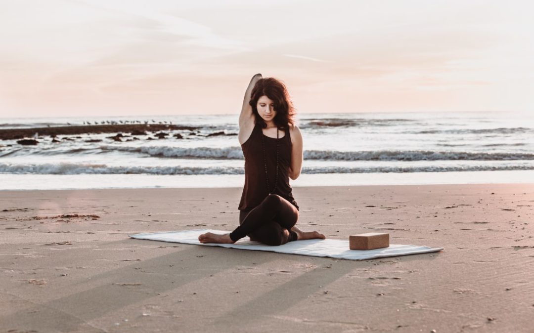Fotoshooting am Strand für das Yogabuch Fokus & Klarheit