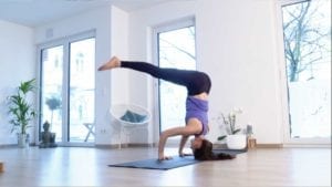 online Yoga Videos - Tripod Kopfstand