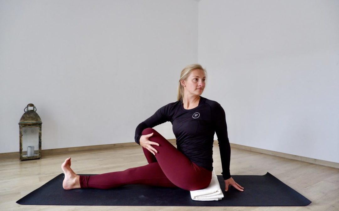 Drehsitz im Yoga Studio Aachen Yoga Individual