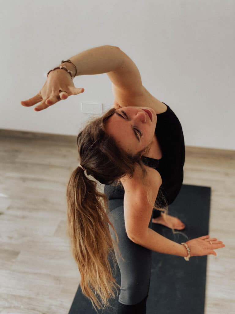 Online Yoga für mehr Leichtigkeit mit Lara