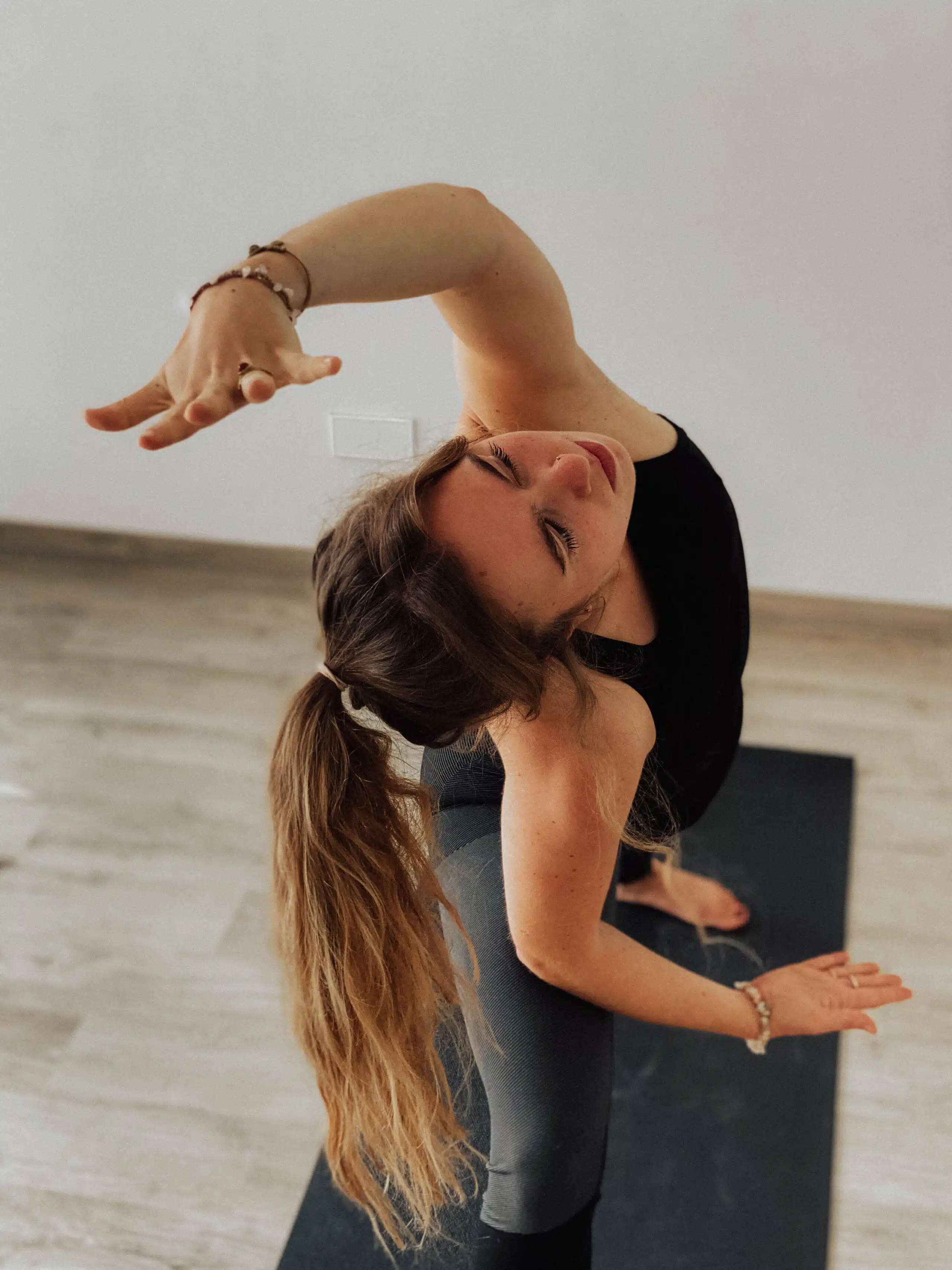 Online Yoga für mehr Leichtigkeit mit Lara